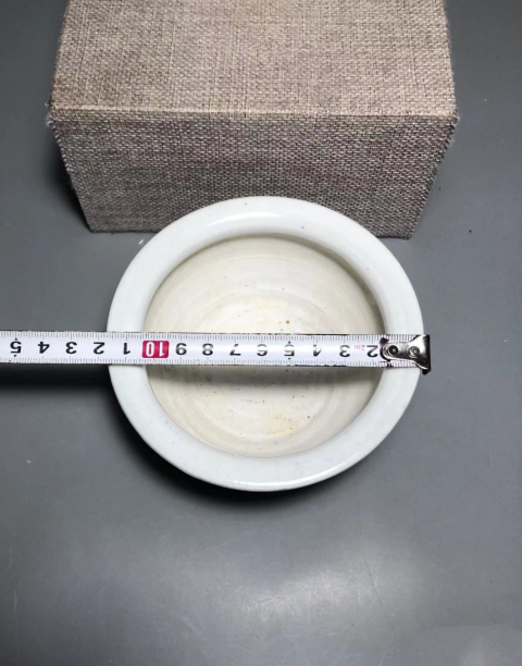 古玩陶瓷乾隆德化窯青花山水人物紋三足爐拍賣，當前價格300元