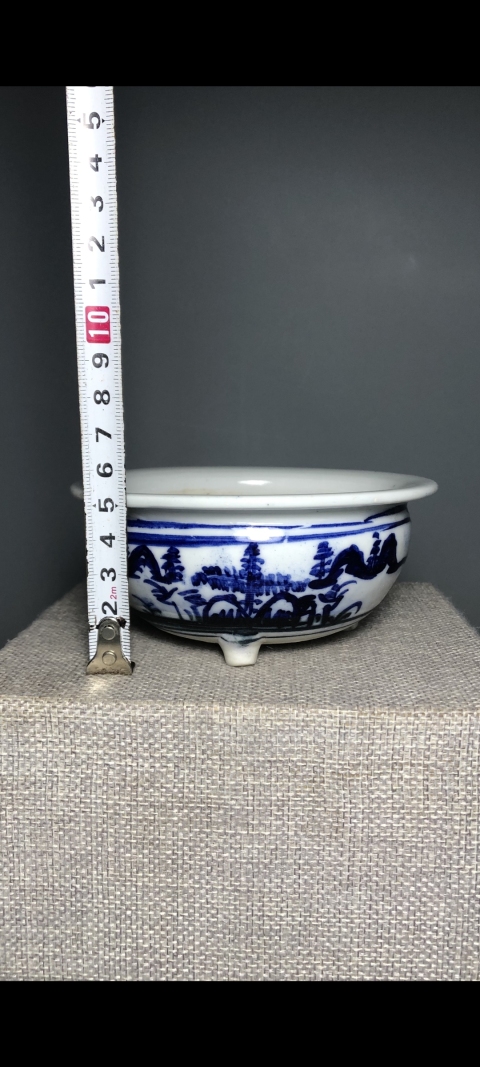 古玩陶瓷乾隆德化窯青花山水人物紋三足爐拍賣，當前價格300元