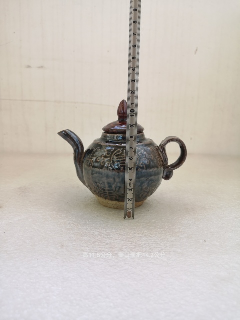 古玩陶瓷清代磁州窯壽字紋印花黑褐釉執(zhí)壺拍賣，當前價格680元