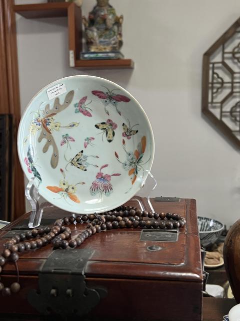 古玩陶瓷清代蝴蝶紋粉彩盤(細(xì)路精品)拍賣,當(dāng)前價(jià)格3000元