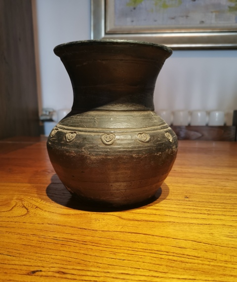 古玩陶瓷元代?黑陶如意紋撇口瓶拍賣,當前價格1600元