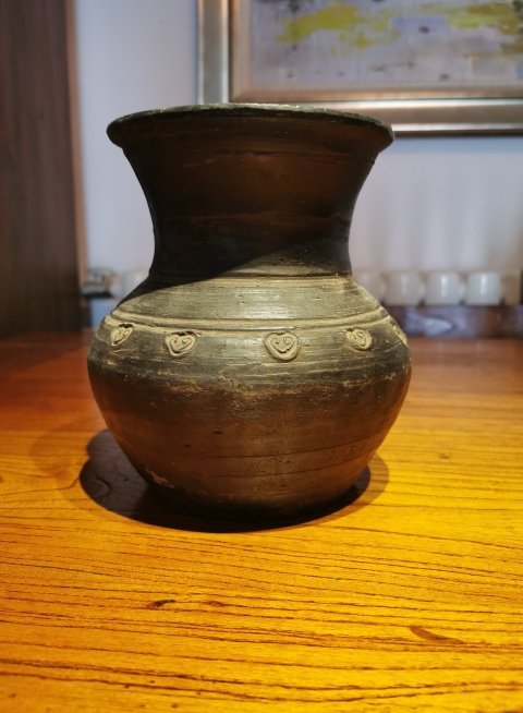 古玩陶瓷元代?黑陶如意紋撇口瓶拍賣,當前價格1600元