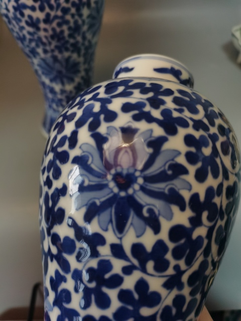 古玩陶瓷【精美雞腿瓶】民國創(chuàng)匯青花纏枝蓮紋雞腿瓶拍賣，當前價格4260元