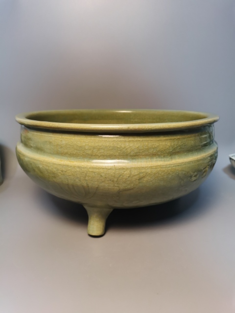 古玩陶瓷【龍泉精品】明代龍泉窯三足爐拍賣，當前價格26000元