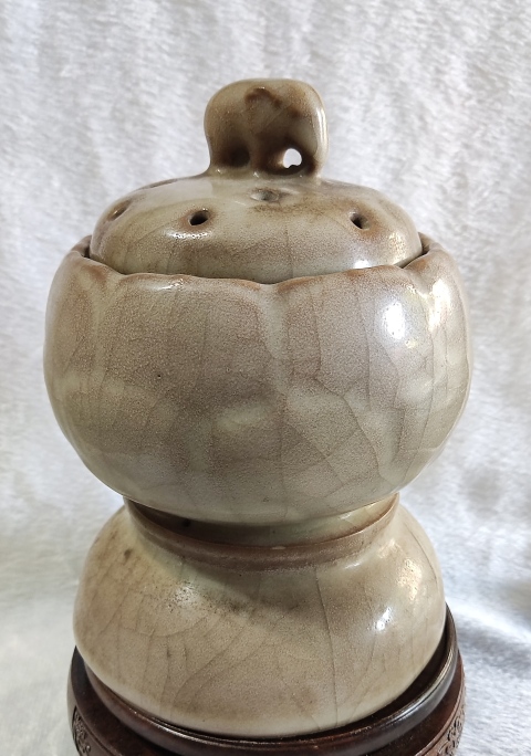 古玩雜項(xiàng)仿汝窯香薰拍賣,當(dāng)前價(jià)格888元