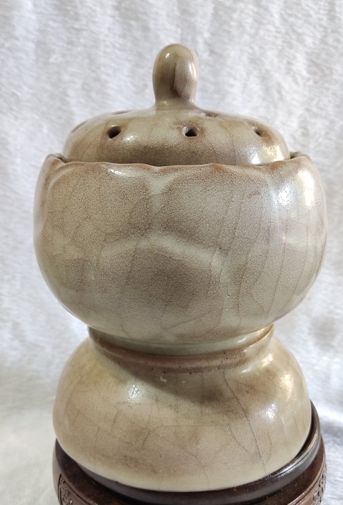 古玩雜項(xiàng)仿汝窯香薰拍賣,當(dāng)前價(jià)格888元