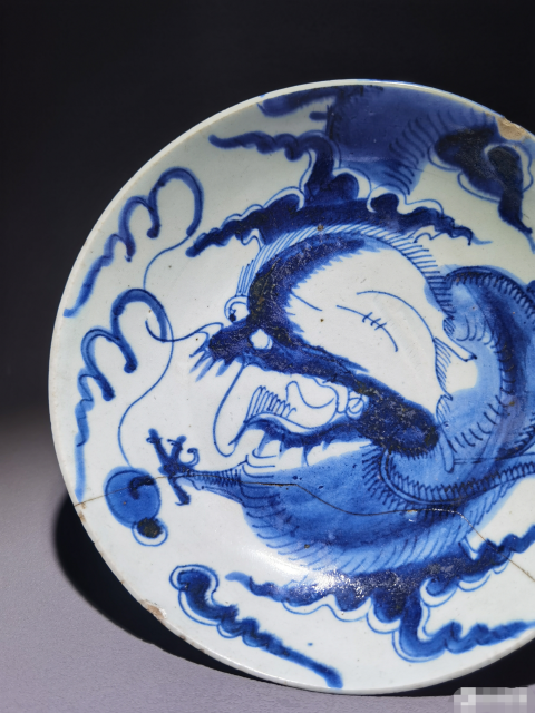古玩陶瓷清雍正青花過墻龍紋盤拍賣,當前價格688元