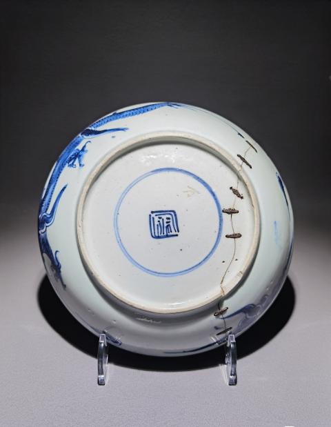 古玩陶瓷清雍正青花過墻龍紋盤拍賣,當前價格688元