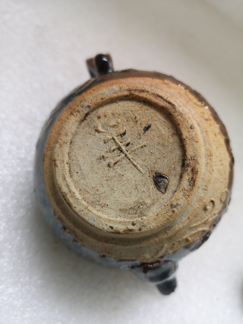 古玩陶瓷清代磁州窯壽字紋印花黑褐釉執(zhí)壺拍賣，當前價格680元