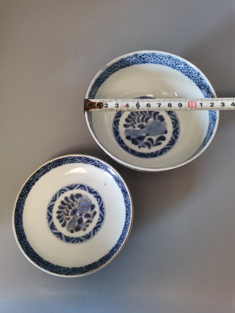 古玩陶瓷【有贈品】十九世末二十世末青花五彩描金花卉蓋碗拍賣,當(dāng)前價格580元