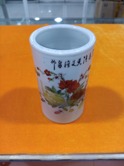 古玩陶瓷清晚期 彩繪三多花卉紋筆筒拍賣,當(dāng)前價(jià)格4280元
