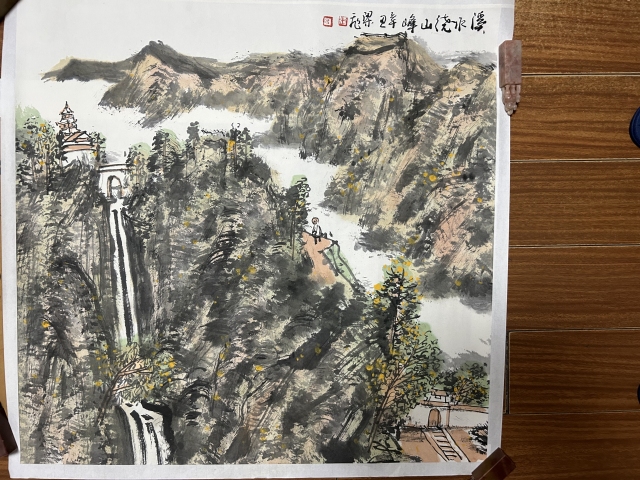 古玩字畫梁飛老師精品斗方《溪水繞山峰》拍賣，當前價格988元