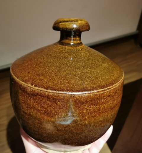 古玩陶瓷明代·褐釉窯變嘟嚕瓶（公元1368-1644）拍賣(mài)，當(dāng)前價(jià)格1680元