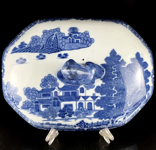 古玩陶瓷【比盤子大漂亮】清乾隆青花亭臺樓閣山水紋蓋子拍賣，當前價格1588元