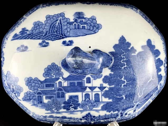 古玩陶瓷【比盤子大漂亮】清乾隆青花亭臺樓閣山水紋蓋子拍賣，當前價格1588元