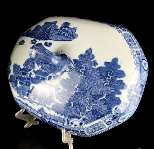 古玩陶瓷【比盤子大漂亮】清乾隆青花亭臺樓閣山水紋蓋子拍賣，當前價格1588元