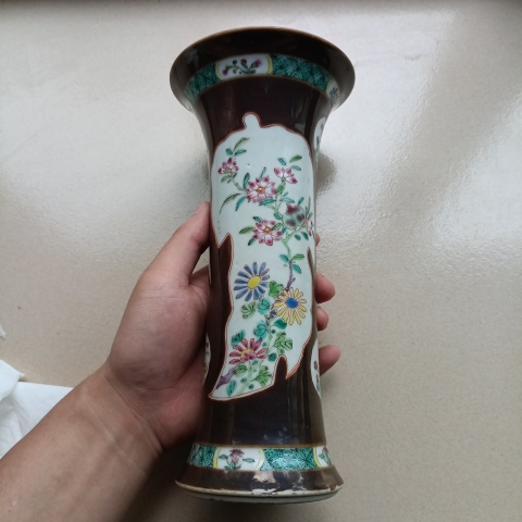 古玩陶瓷(虧出,不議價)清早期紫金釉開窗花卉花觚拍賣,當前價格3200元