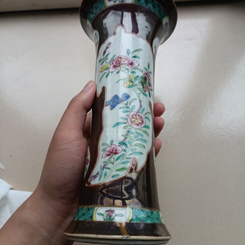 古玩陶瓷(虧出,不議價)清早期紫金釉開窗花卉花觚拍賣,當前價格3200元