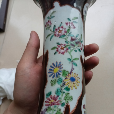 古玩陶瓷(虧出,不議價)清早期紫金釉開窗花卉花觚拍賣,當前價格3200元