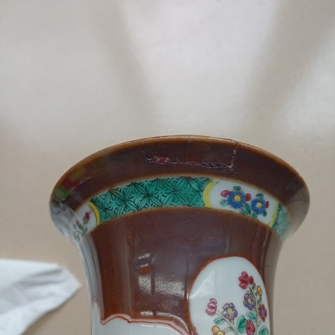 古玩陶瓷(虧出,不議價)清早期紫金釉開窗花卉花觚拍賣,當前價格3200元