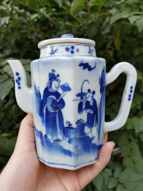 古玩陶瓷【7629】清晚期 青花天官賜福圖楞邊執(zhí)壺拍賣,當(dāng)前價格4500元