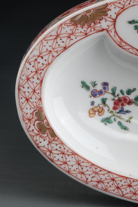 古玩陶瓷【7582】清雍正  粉彩折枝花卉紋硯臺拍賣，當(dāng)前價格19800元