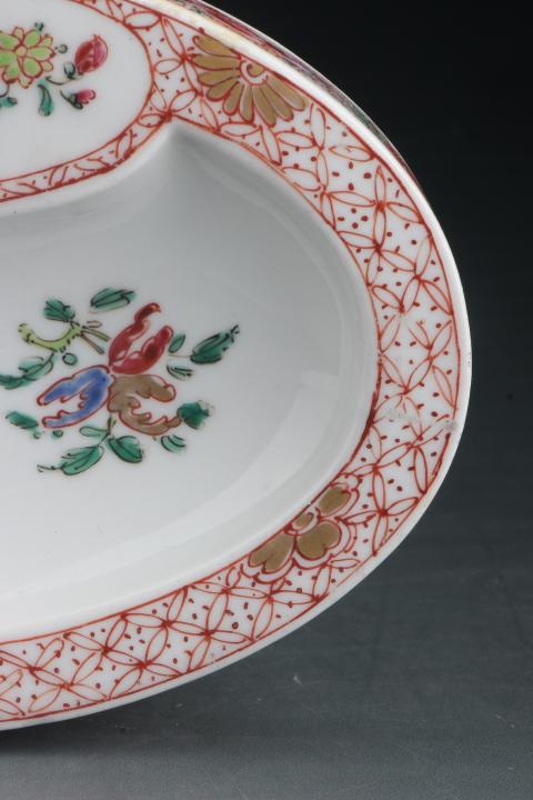 古玩陶瓷【7582】清雍正  粉彩折枝花卉紋硯臺拍賣，當(dāng)前價格19800元