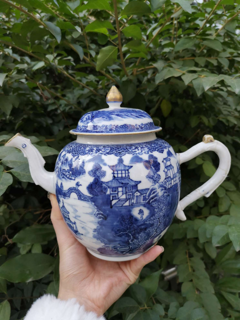 古玩陶瓷【7634】清乾隆  青花山水樓閣高士圖大壺拍賣，當前價格3680元
