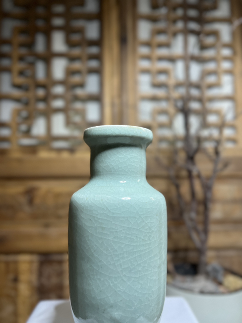 古玩陶瓷【精品·單色系·晚清】豆青釉棒槌瓶拍賣,當前價格2350元
