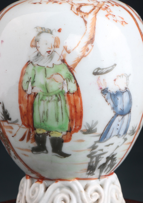 中国古美術　大清乾隆　人物画瓶 A superb and rare large blue and white 'deer' vase Seal mark