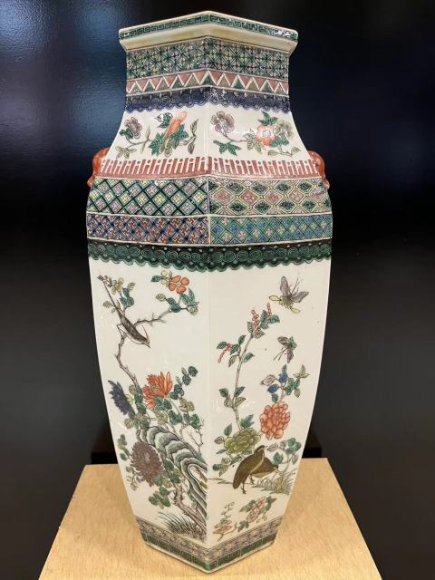 古玩陶瓷清光緒五彩花鳥紋獅耳六方尊拍賣,當前價格45000元