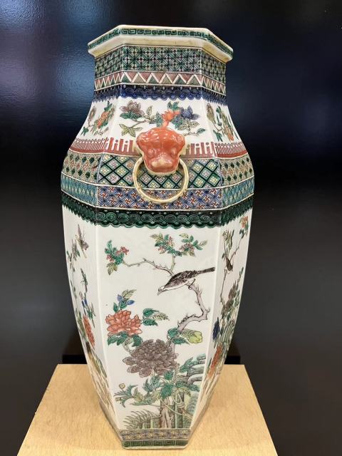 古玩陶瓷清光緒五彩花鳥紋獅耳六方尊拍賣,當前價格45000元