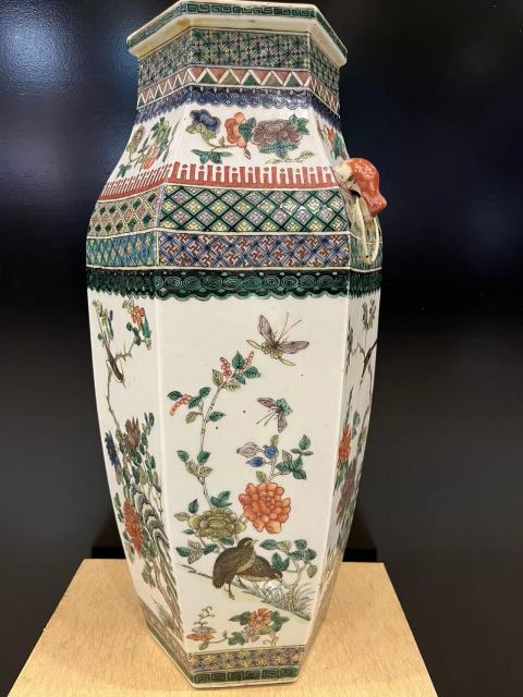 古玩陶瓷清光緒五彩花鳥紋獅耳六方尊拍賣,當前價格45000元