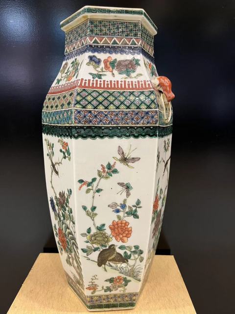 古玩陶瓷清光緒五彩花鳥紋獅耳六方尊拍賣,當前價格45000元