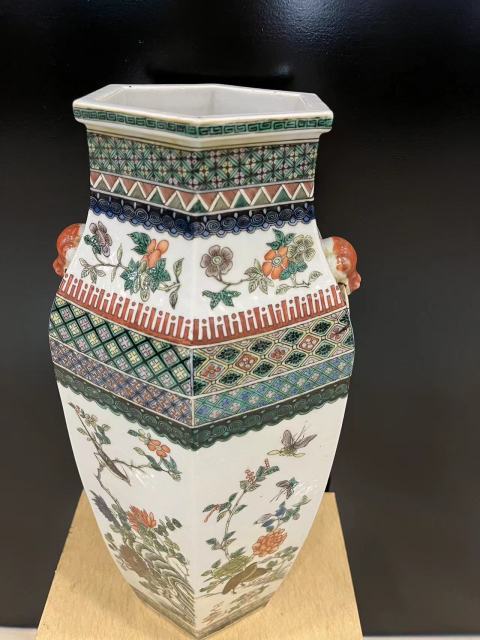 古玩陶瓷清光緒五彩花鳥紋獅耳六方尊拍賣,當前價格45000元