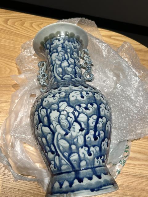 古玩陶瓷(實物保真)青花留白花卉紋雙耳瓶拍賣,當前價格999元