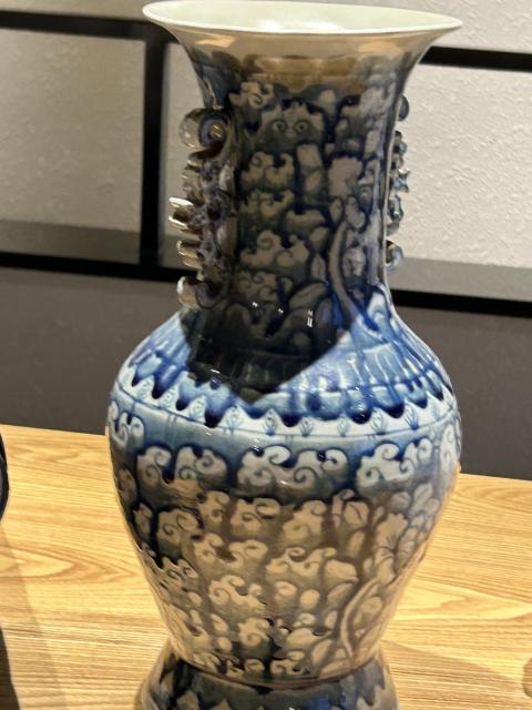 古玩陶瓷(實物保真)青花留白花卉紋雙耳瓶拍賣,當前價格999元