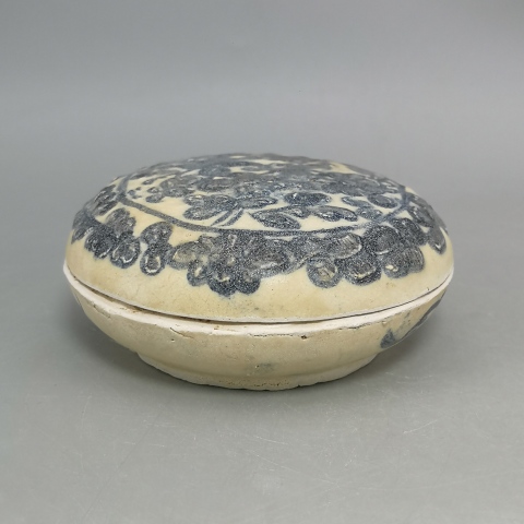 古玩陶瓷明代青花花卉紋粉盒1600拍賣，當(dāng)前價(jià)格1600元