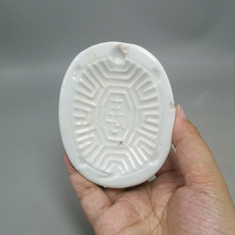 古玩陶瓷清末民初烏龜型 壽字 白釉 糕點(diǎn)印模具印拍賣(mài)，當(dāng)前價(jià)格99元
