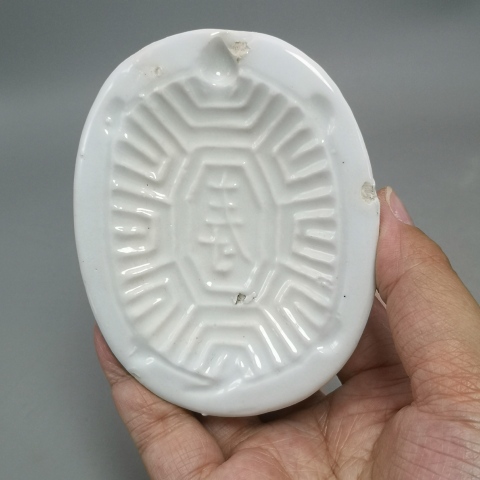 古玩陶瓷清末民初烏龜型 壽字 白釉 糕點(diǎn)印模具印拍賣(mài)，當(dāng)前價(jià)格99元