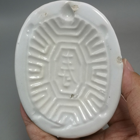 古玩陶瓷清末民初烏龜型 壽字 白釉 糕點(diǎn)印模具印拍賣(mài)，當(dāng)前價(jià)格99元