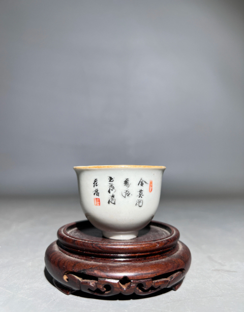 古玩陶瓷(精品陶瓷藝術(shù)家唐英)松石綠釉墨彩花卉詩文杯拍賣,當(dāng)前價格6888元