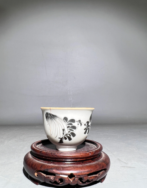 古玩陶瓷(精品陶瓷藝術(shù)家唐英)松石綠釉墨彩花卉詩文杯拍賣,當(dāng)前價格6888元