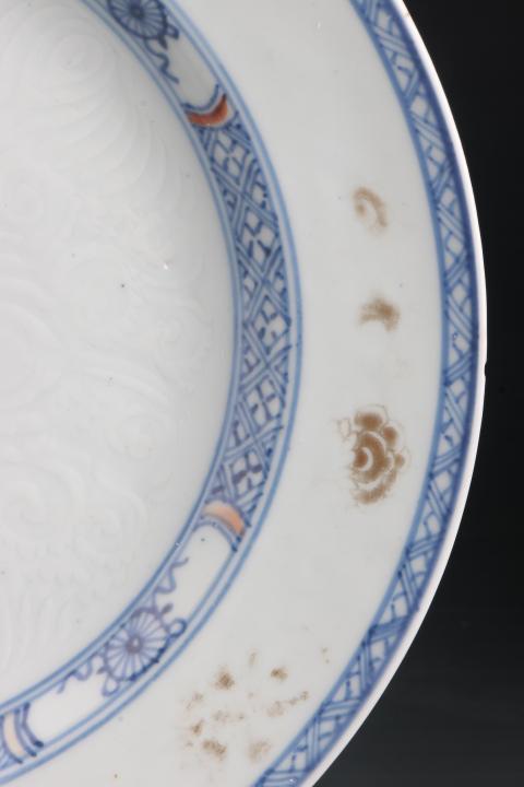古玩陶瓷【7825】清康熙 青花描金暗刻花卉紋折沿盤拍賣,當前價格2890元