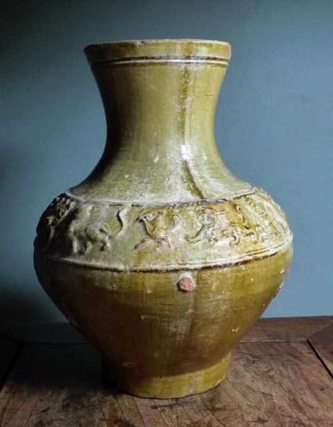 古玩陶瓷精美漢代綠釉跑獸紋大瓶拍賣，當(dāng)前價(jià)格3888元