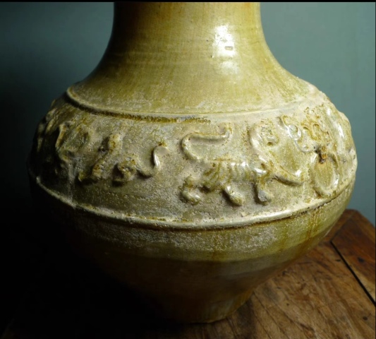 古玩陶瓷精美漢代綠釉跑獸紋大瓶拍賣，當(dāng)前價(jià)格3888元