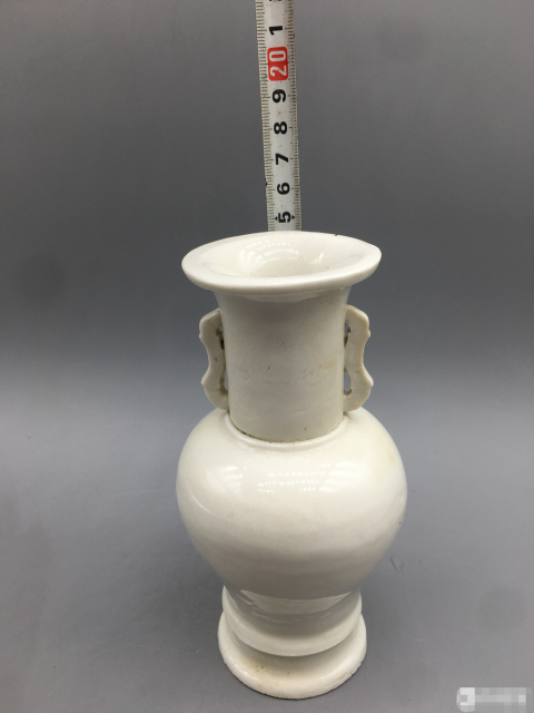 古玩陶瓷清德化窯白釉孩兒紅雙耳瓶拍賣，當前價格1200元