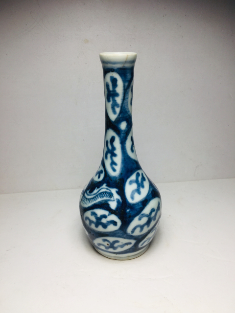 古玩陶瓷青花留白云龍紋長頸瓶拍賣，當前價格3800元