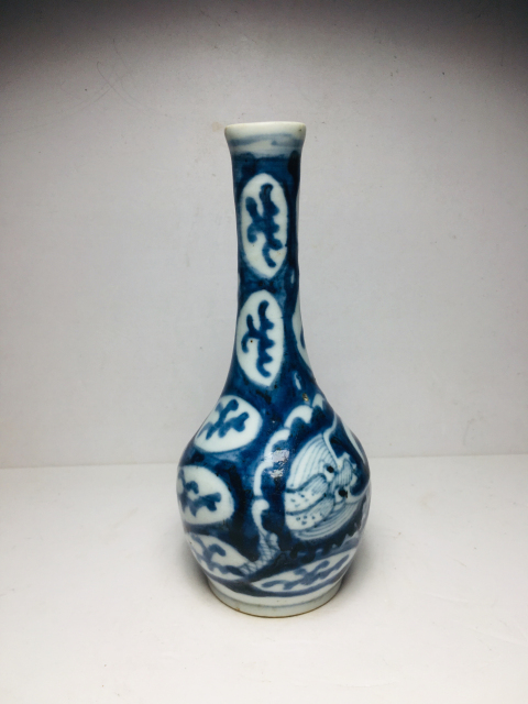 古玩陶瓷青花留白云龍紋長頸瓶拍賣，當前價格3800元