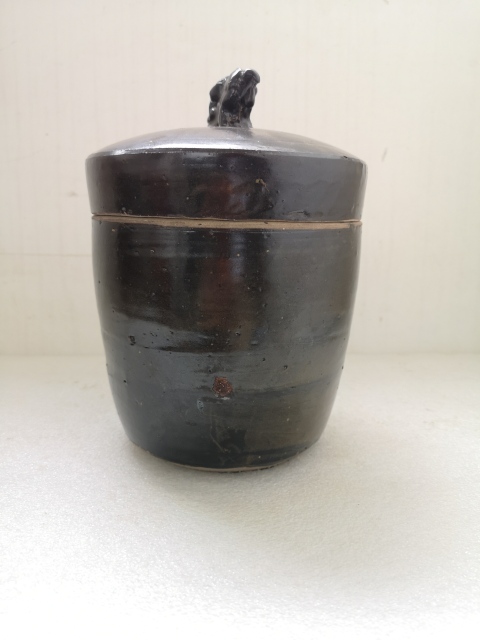 古玩陶瓷清代磁州窯系褐釉蓋罐拍賣,當前價格680元